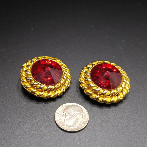 Vintage Red Rivoli Rhinestone Clip Earrings, Gold Plated Rope Design, 1980s - Picture 10 of 10